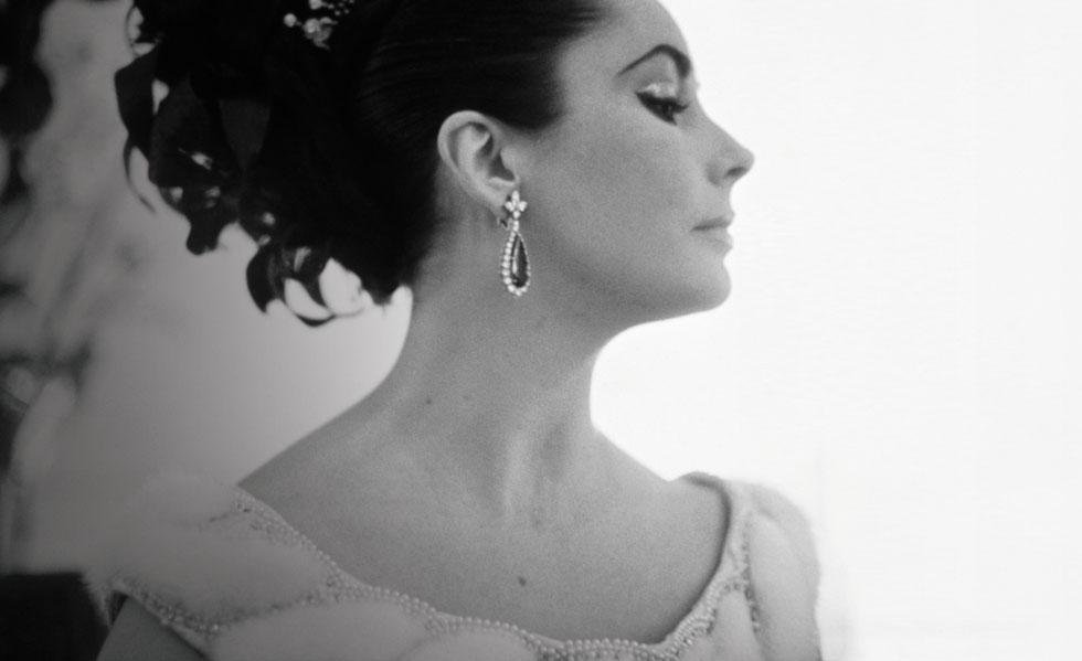 Elizabeth Taylor wearing earrings from the Bulgari emerald suite. Photo: Corbis